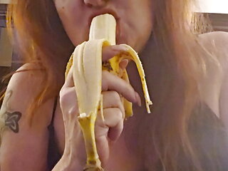 Hot all natural MILF eats a ripe banana per request