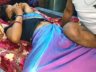 Fullkumari bhabhi new saree me Dewar ke sath charpai par Hard village bhabhi ko kitchen me gop-gop