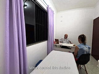 Orthopedic doctor takes off the patient's clothes and ejaculates on her face.