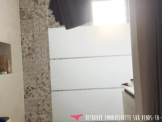 Vends-ta-culotte - This stunning tattooed French amateur woman really wants you to masturbates at the same time as her