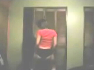 Sexy Coed Shaking Her Thick Ass -
