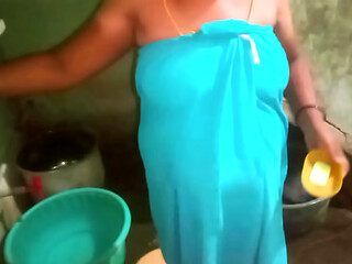 Indian village couple bathing sex video