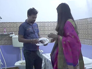 Little step sister ko nahate samye hi pakd ke jabbar dasti pela