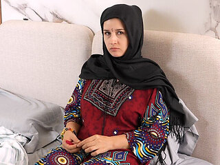 My Older Stepsister Was Angry, We Shared a Single Bed.