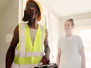 WHITE MILF GETS BANGED BY BLACK REPAIR GUY