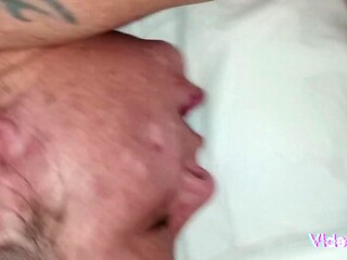 Babe's Bouncing Boobs on Display