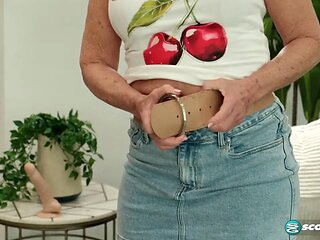 Elara Elis, 62, wants you to enjoy her fine, fuckable ass and mature pussy