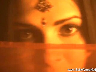 Solo porn with charming dame from Bollywood Nudes HD