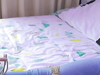 Hui13 - the Constraint of Skinny Jeans and White Socks