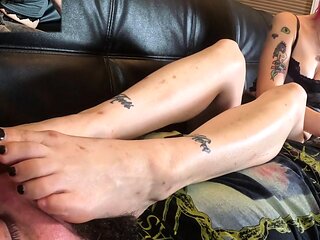 Amateur Foot Fetish Girlfriend Sucks and gives a Footjob