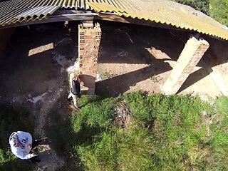 The huge cock of a muscly and tatooed guy breaks the pussy of a sweet blonde