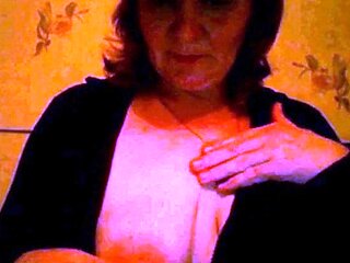 Mature Russian Amateur Irina Shows Off on Webcam