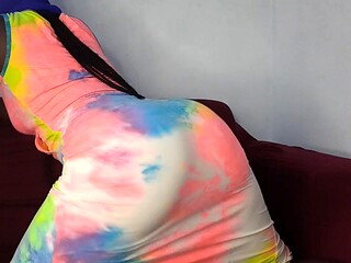 Cheating stepmom showcases her big ass in lesbian seduction on PORNHUB