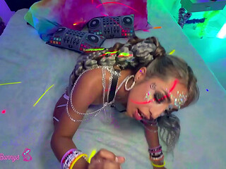 Luna Spreads Wide As Brian Drills Her Cunt Under Uv Rave Strobes!