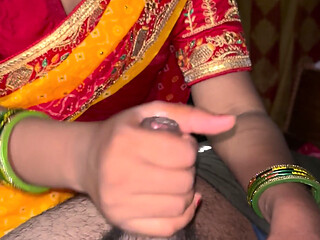 Aaj sarita bhabi ne mera  chatkar pani nikal hi diya