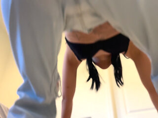 Giantess Squats in Jeans