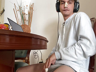 TWINK GETTING HORNY WHILE WATCH PORN