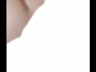 Le chupo la peque&ntilde_a verga a mi Step hermanastro, me llena los labios de mucho semen