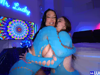 Busty Angela White And Amber Bloom Share Pleasure With Lucky Dick