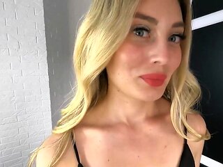 MILF step mom deepthroats, blows meaty culo in homemade
