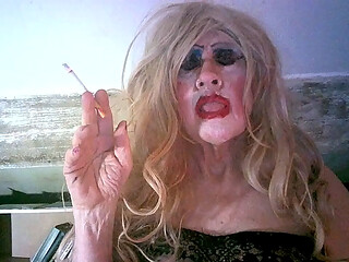 Smoking slag Sarah advertises herself, she is desperate for cock
