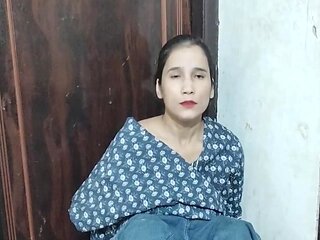 Stepsister Ko Biwi Samjh Kar Pichhe Se Pel Diya