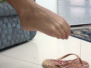 You Can Only See My Feet, No Touch!