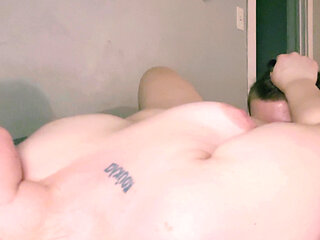 2 Lonely Ladies Celebrate Valentines Day by Fucking the Doordasher