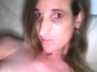 Medium trans dildo woman