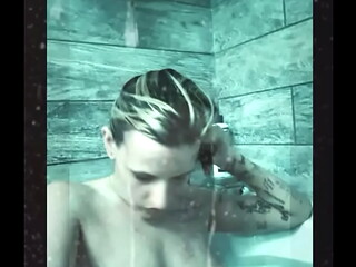 Jolene&rsquo_s Bath Is Her Second Home