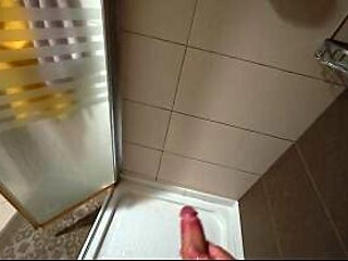 Wet and horny GF kneels for step sister's big cock facial