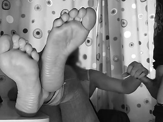 My Wrinkled Soles Are In Front Of Your Face While I'_m Giving Another Guy A Blowjob