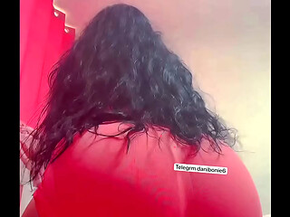 Gordita Peruana Haciendo sentadillas