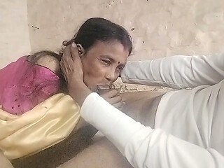 Gaon ki desi bhabhi khud mere kamre mein I