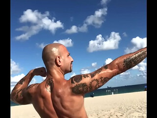 MAXXX LOADZ FLEXING BACK MUSCLES
