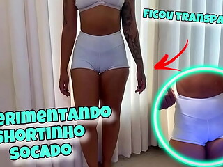 Experimentando Shortinho SOCADO - JOI - Gozando no PAU GROSSO