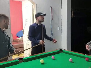 O padrasto do meu amigo chegou em casa antes do hor&aacute_rio esperado...  Fomos pegos no flagra! Assiste at&eacute_ o final e v&ecirc_ o que aconteceu.