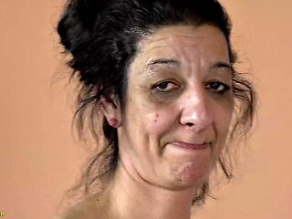 Granny Fingered Before Deep Anal Pounding in Big Cunt