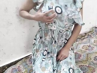 Cute girl ko home tution me teacher ne meri doodh daba kar pela
