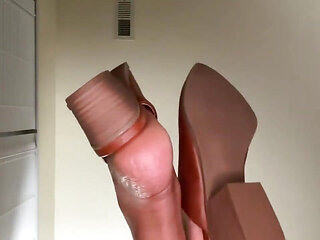 Pink Foxx Dangles Her Mules & Shows off Feet
