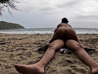 Chica Nudista En Playa Es Follada Es Follada Hasta El Orgasmo