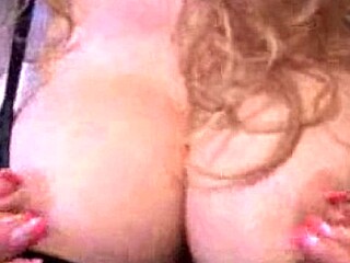 Granny webcam girl shows off her feet and stockings