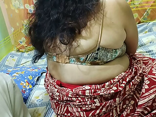 Glamorous &amp_ Sexy Desi Bhabhi in Saree Showing her Big Boobies and Enjoyed by Lover