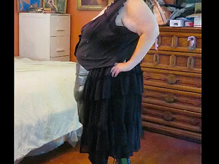 New sexy out fit domme in hat and boots photos taken before we did videos
