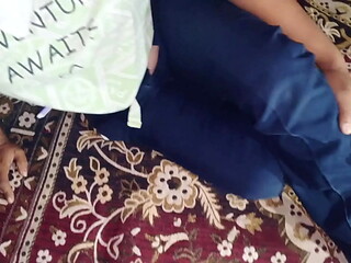 desi bhabhi ne squirt se devar ko nehla diya chudai ke waqt Hindi HD video sex.