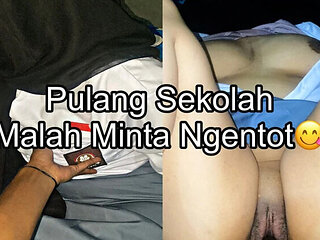 Hot Indonesian Schoolgirl Ichaaa Moans Loud in Homemade Viral Sex Video