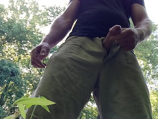 Public jerkoff at the park cum went everywhere hopefully nobody saw