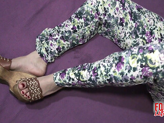 Perfect Feet Footjob in Sexy Clog!