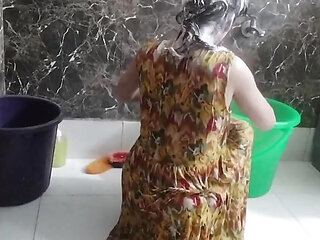 College ka bathroom MMS video licked