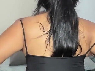 Two Girls Do a Show and Masturbate on Camera for Their Fans Live